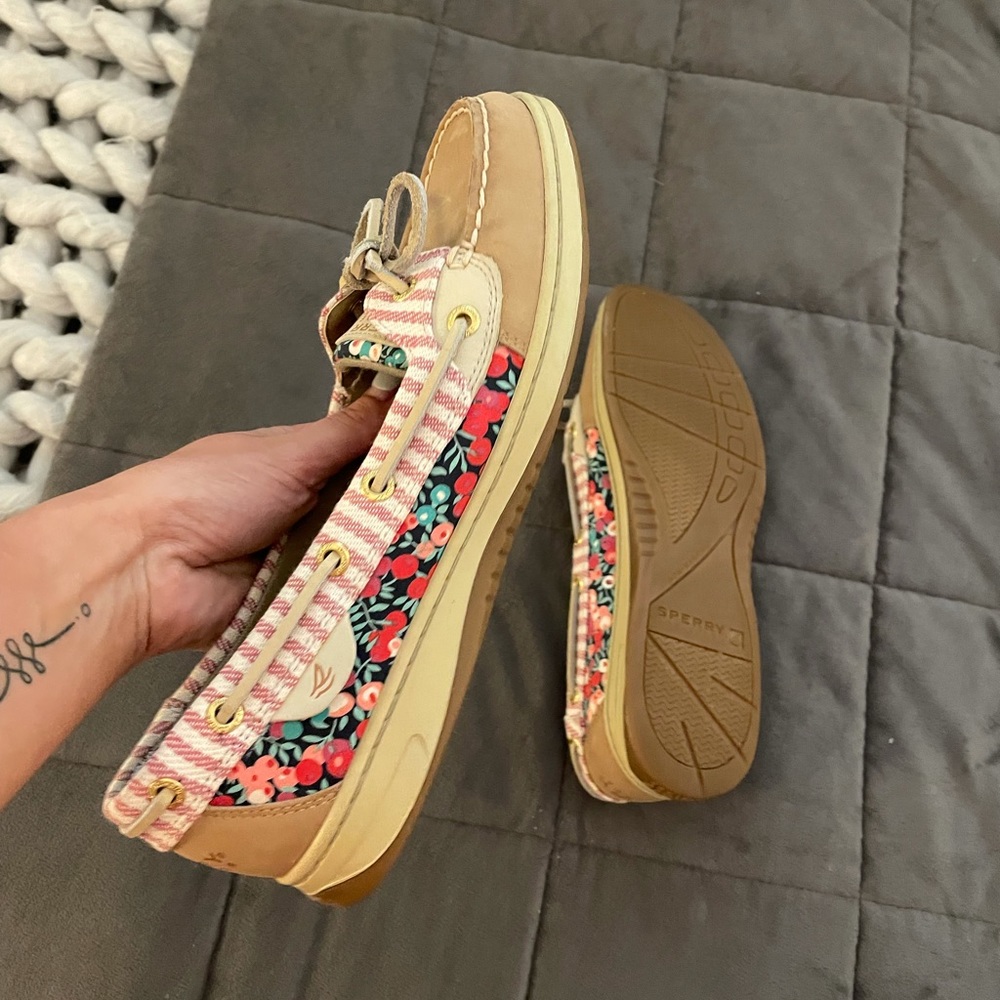 Floral Sperry’s size 9.5
